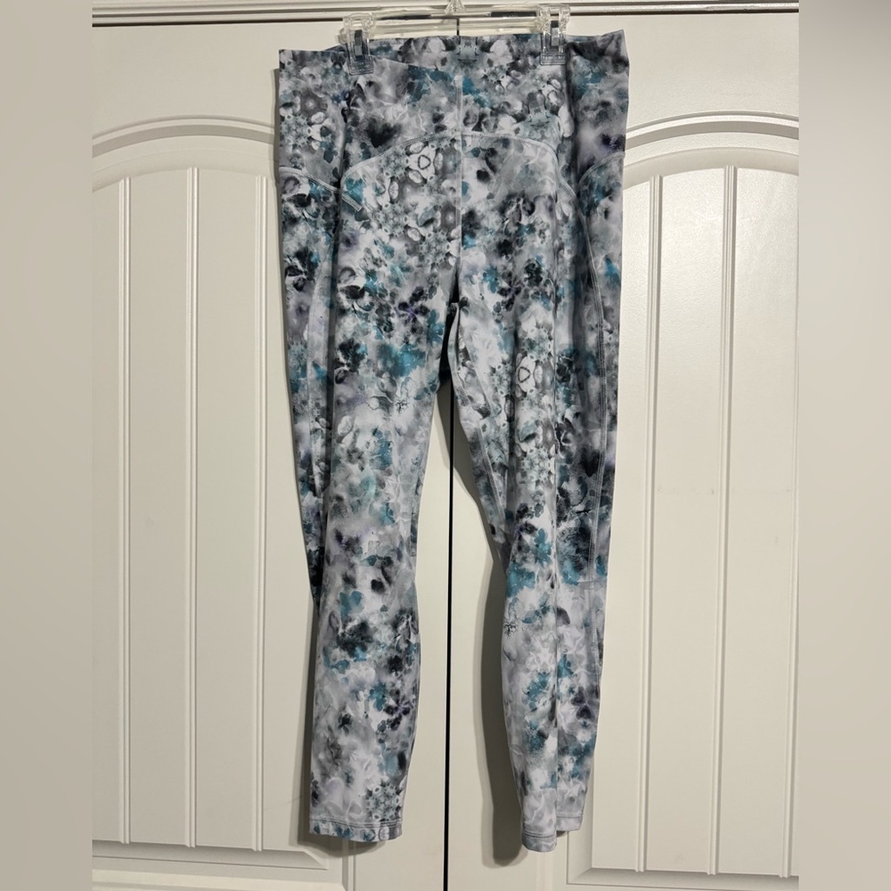 Lululemon Unlimit High-Rise Tight 25" in Kaleidofloral Multi